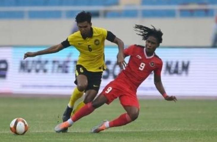 c, Muhammad Azam dalam laga perebutan medali perunggu sepakbola SEA Games 2021 Vietnam di Stadion Nasional My Dinh, Hanoi, Vietnam, Minggu (22/5/2022) sore WIB. [ANTARA FOTO/Aditya Pradana Putra]