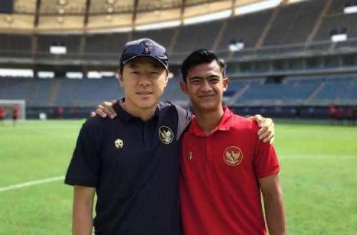 Pelatih Timnas Indonesia Shin Tae-yong dan Pratama Arhan. (Instagram/@shintaeyong7777)