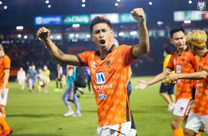 Daisuke Sato saat membela klub lamanya, Ratchaburi, di Liga Thailand. (Instagram/@daisukesato11)