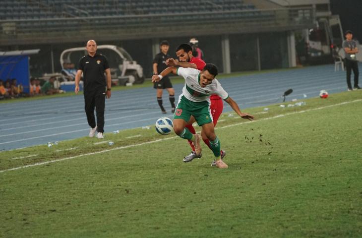 Aksi Rachmat Irianto saat laga Timnas Indonesia vs Yordania di laga Kualifikasi Piala Asia 2023. (Dok. PSSI)