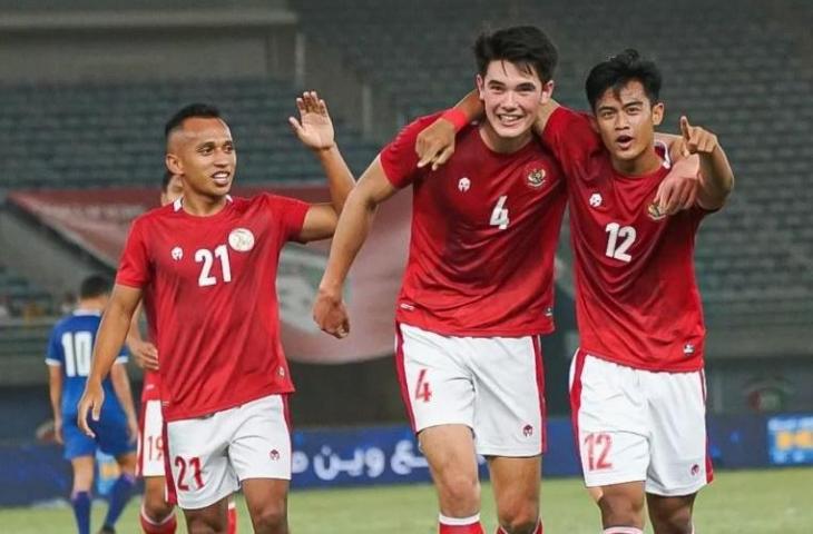 Selebrasi Elkan Baggott bersama rekan-rekan Timnas Indonesia usai membantai Nepal. (Dok. PSSI)