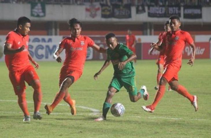 Pertandingan PSS Sleman vs Borneo FC Samarinda di leg pertama semifinal Piala Presiden 2022 di Stadion Maguwoharjo, Sleman, Kamis (7/7/2022) malam WIB. [Suara.com/Ronald Seger Prabowo]