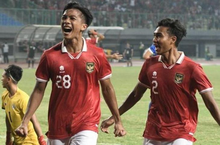 Timnas Timnas Indonesia U-19 Rabbani Tasnim (melakukan selebrasi usai mencetak gol ke gawang Filipina U-19 dalam laga penyisihan Grup Piala AFF U-19 2022 di Stadion Patriot Chandrabhaga, Bekasi, Jawa Barat, Jumat (8/7/2022). Indonesia menang dengan skor 5-1. (ANTARA FOTO/ Fakhri Hermansyah/aww)