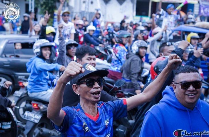 Suporter Arema FC, Aremania, konvoi merayakan trofi Piala Presiden 2022. (Dok. Arema FC)