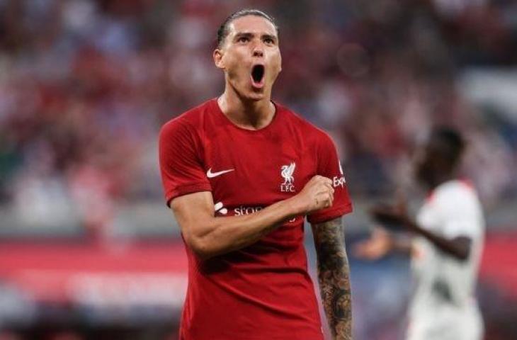 Penyerang Liverpool, Darwin Nunez melakukan selebrasi usai mencetak gol kelima timnya selama pertandingan persahabatan melawan RB Leipzigdi Leipzig, Jerman timur, pada 21 Juli 2022. (Ronny HARTMANN / AFP)