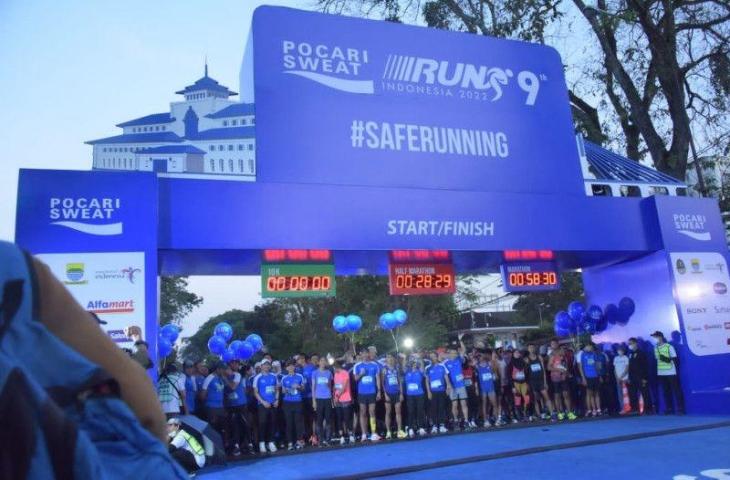 Suasana jelang start lari Pocari Sweat Run di Gedung Pakuan, Kota Bandung, Minggu (24/7/2022). (ANTARA/HO-Humas Pemda Jabar)