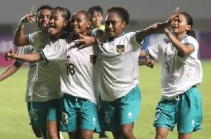 Pemain Timnas Indonesia U-18 merayakan gol ke gawang Vietnam di Piala AFF Wanita U-18 2022. (Instagram/@pssi)