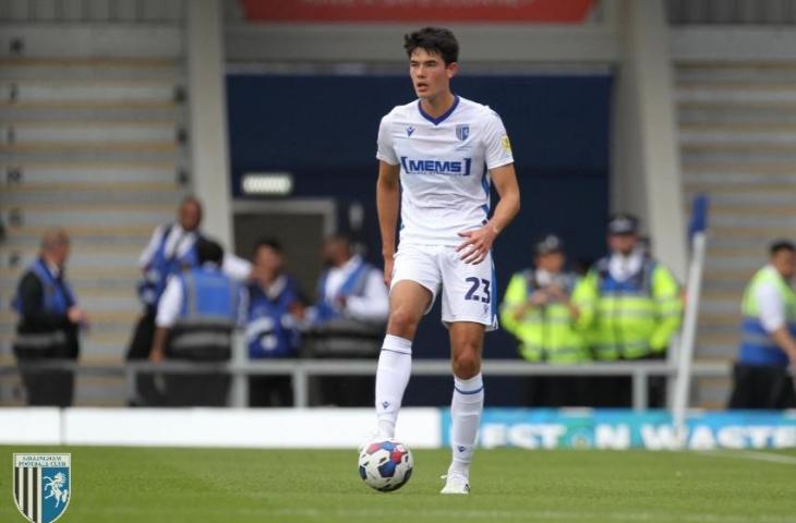 Elkan Baggott saat membela Gillingham FC lawan AFC Wimbledon, Sabtu (30/7/2022). (Twitter/@gillinghamfc)