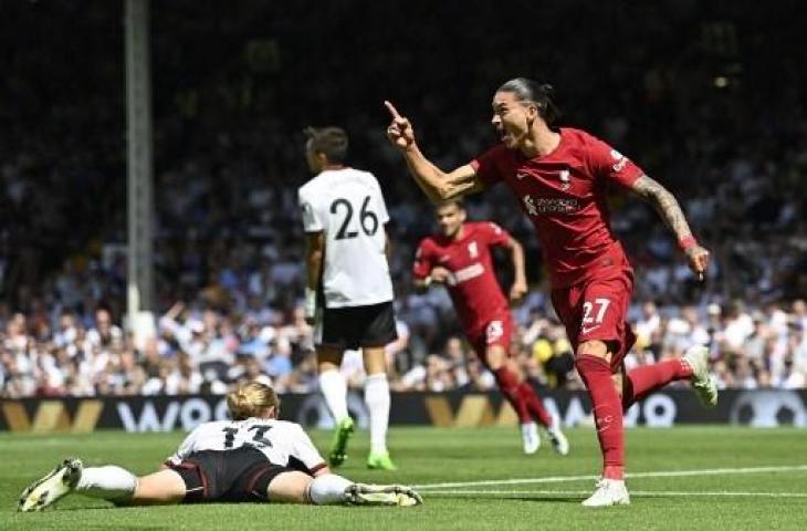 Selebrasi Darwin Nunez usai cetak gol saat Liverpool ditahan imbang Fulham 2-2 di pekan perdana Liga Inggris 2022/2023. (AFP)