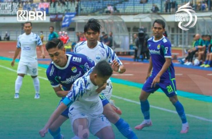 Potret pertandingan saat Persib Bandung kalahkan PSIS Semarang 2-1 di Liga 1 2022. (Instagram/liga1match)