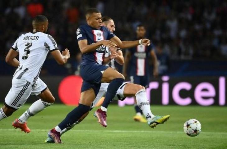 Kylian Mbappe sumbang dua gol saat Paris Saint-Germain tundukkan Juventus 2-1 di fase grup Liga Champions 2022/2023. (AFP)