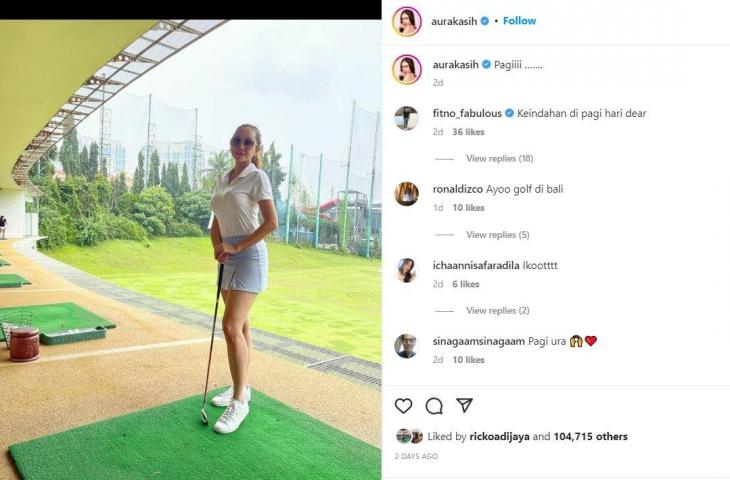 Aura Kasih bagikan potret bermain golf. (Instagram/@aurakasih)