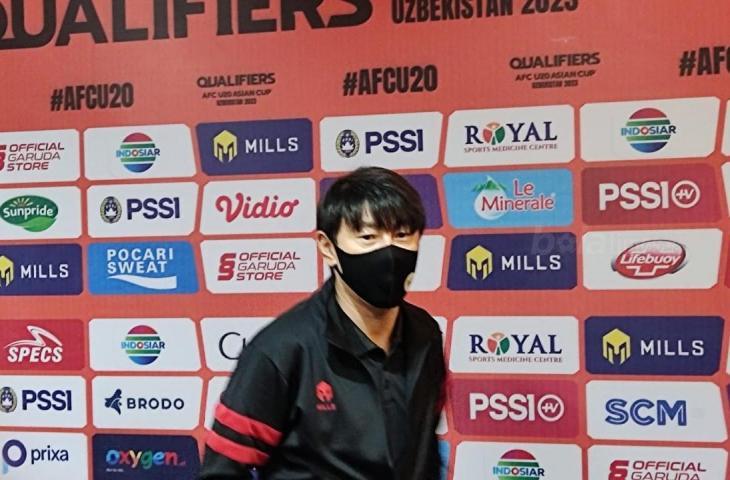 Pelatih Timnas Indonesia U-19 Shin Tae-yong dalam konpres Kualifikasi Piala Asia U-20 2023. (mxkd.sbs/Arif Budi S.)