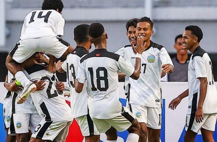 Selebrasi Timor Leste usai mengalahkan Hong Kong di Kualifikasi Piala Asia U-20 2023. (Twitter/@afcasiancup)