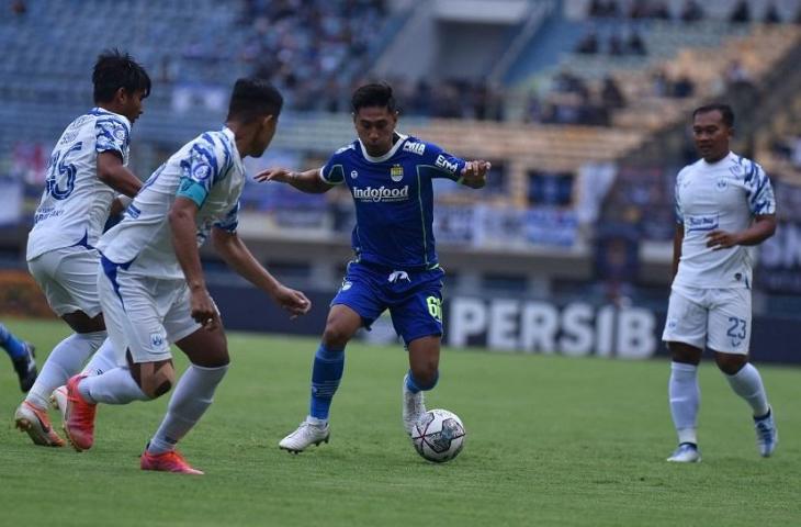 Aksi Daisuke Sato saat Persib Bandung menghadapi PSIS Semarang di Liga 1 2022. (Dok. Persib)