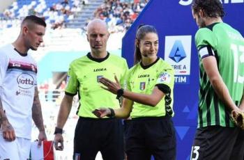 Momen Debut Maria Sole Ferrieri Caputi sebagai Wasit Perempuan Pertama yang Pimpin Laga di Serie A