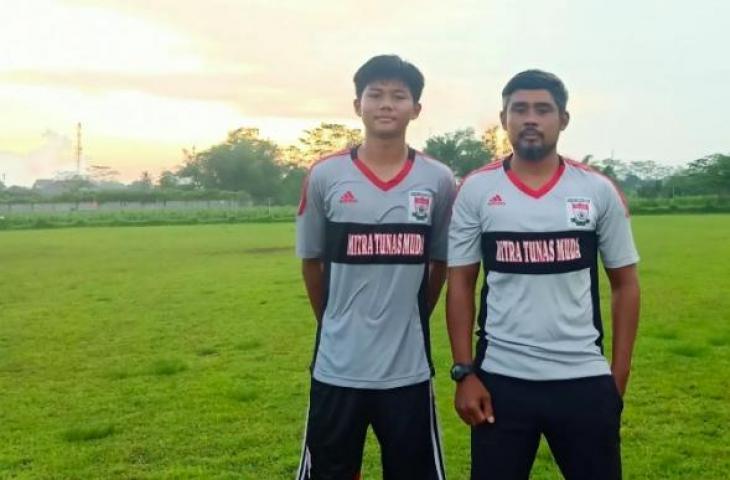 Mantan penyerang Timnas Indonesia, Purwanto Suwondo bersama putranya Arkhan Kaka. (Instagram/purwanto_suwondo150577)