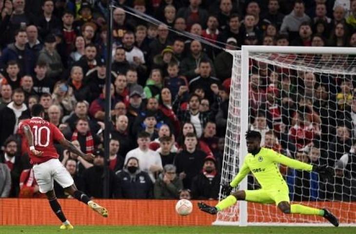 Francis Uzoho sukses membendung tendangan Marcus Rashford saat Omonia Nicosia kalah tipis lawan Manchester United 0-1 di Liga Europa. (AFP)