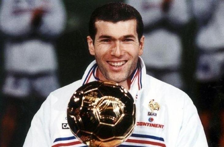 Zinedine Zidane saat raih Ballon d'Or 1998. (Twitter)