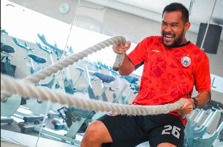 Pemain Persija Jakarta Andritany Ardhiyasa digembleng fisik di gym (Persija.id)