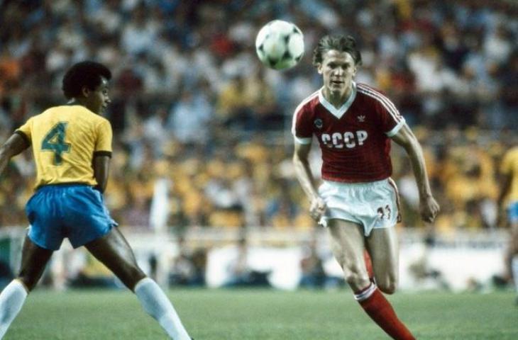 Oleg Blokhin saat tampil membela Timnas Uni Soviet. (Twitter)