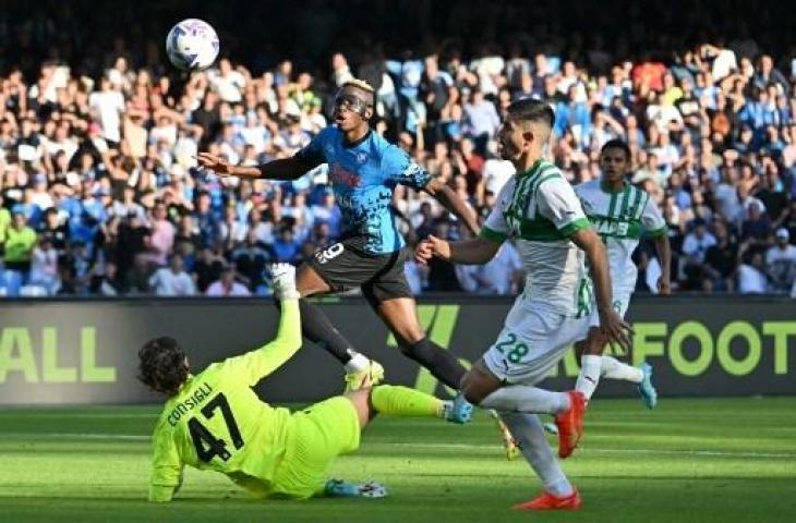 Striker Napoli, Victor Osimhen ketika bertanding melawan Sassuolo di Liga Italia. (Alberto PIZZOLI / AFP)