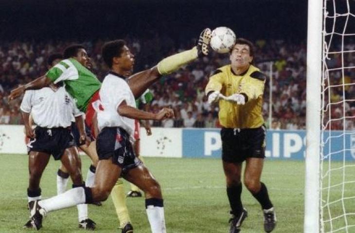 Kiper legendaris Timnas Inggris, Peter Shilton. (AFP)