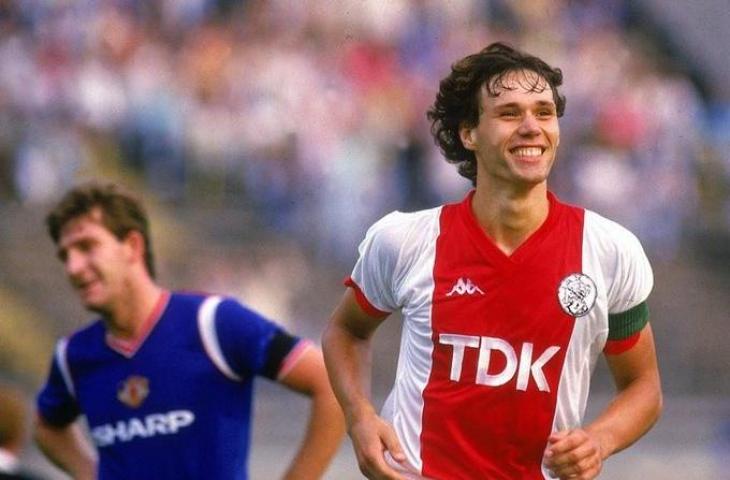 Marco van Basten saat berseragam Ajax Amsterdam. (Twitter)