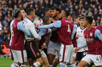 Jadi Kapten, Cristiano Ronaldo Pamer Skill 'Gulat' dengan Banting Tyrone Mings di Laga MU vs Aston Villa