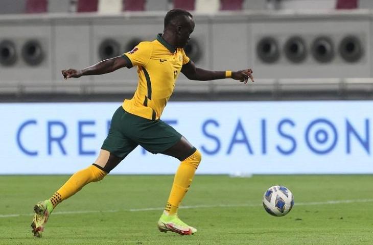 Pemain Timnas Australia Awer Mabil saat berlaga di Kualifikasi Piala Dunia 2022. (KARIM JAAFAR / AFP)