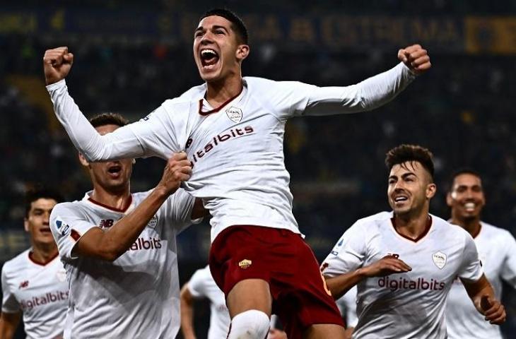  Pemain AS Roma Cristian Volpato merayakan gol saat lawan Hellas Verona. (MARCO BERTORELLO / AFP)