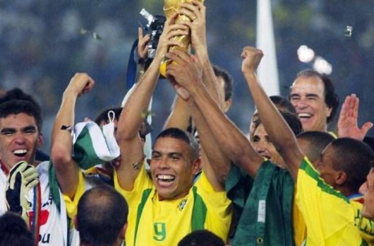 Ronaldo Nazario dengan gaya rambut uniknya saat antar Timnas Brasil juara Piala Dunia 2002. (AFP)