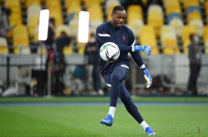 Kiper veteran Timnas Prancis, Steve Mandanda. (AFP)