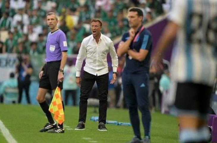 Potre Herve Renard saat mendampingi skuat Arab Saudi kalahkan Argentina 2-1 di Piala Dunia 2022. (AFP)