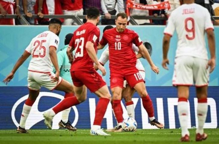 Aksi Christian Eriksen saat Denmark ditahan imbang Tunisia 0-0 di Piala Dunia 2022. (AFP)