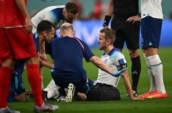 Harry Kane alami cedera saat Inggris kalahkan Iran 6-2 di Piala Dunia 2022. (AFP)