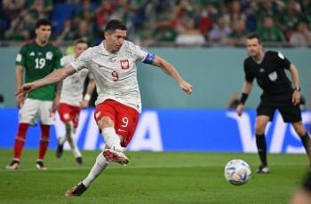 Benarkah Robert Lewandowski Debut di Timnas Polandia sebagai Bek? Cek Faktanya!