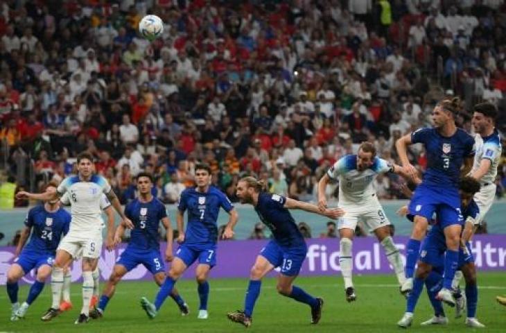 Aksi Harry Kane saat Inggris ditahan imbang Amerika Serikat 0-0 di Piala Dunia 2022. (AFP)