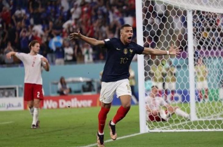 Kylian Mbappe melakukan selebrasi usai cetak gol saat Prancis kalahkan Denmark 2-1. (AFP)