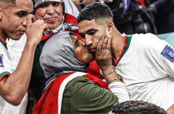 Penuh Haru, Momen Achraf Hakimi Peluk dan Cium Sang Ibu Usai Antar Maroko Kalahkan Belgia