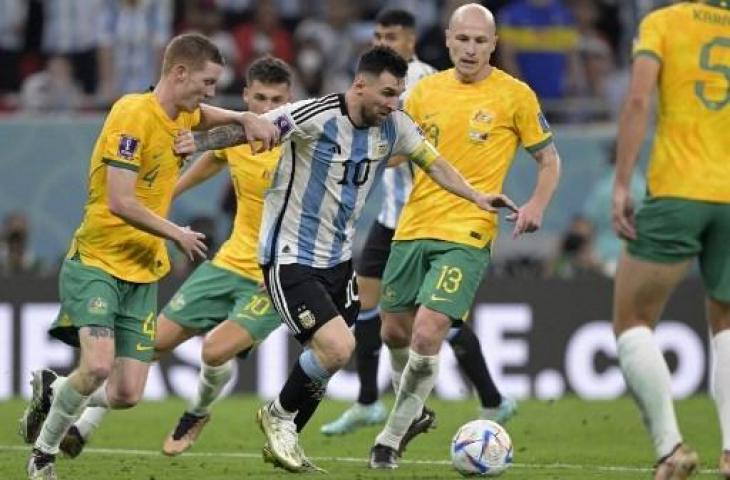 Lionel Messi cetak satu gol saat Argentina kalahkan Australia 2-1 di babak 16 besar Piala Dunia 2022. (AFP)