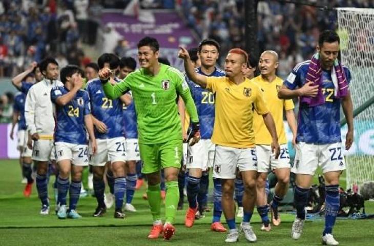 Selebrasi pemain Timnas Jepang usai lolos ke babak 16 besar Piala Dunia 2022. (AFP)