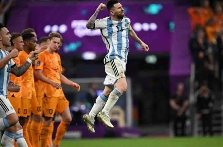 Selebrasi Lionel Messi usai antar Argentina lolos ke semifinal Piala Dunia 2022 mengalahkan Belanda. (AFP)