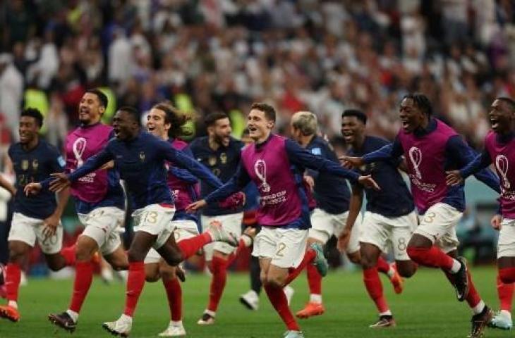 Selebrasi pemain Timnas Prancis usai lolos ke semifinal Piala Dunia 2022. (AFP)