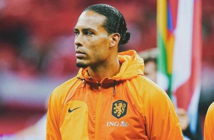 Pemain Timnas Belanda, Virgil van Dijk bersiap memulai laga saat membela Belanda di kejuaraan negara. (Instagram/@virgilvaldijk)