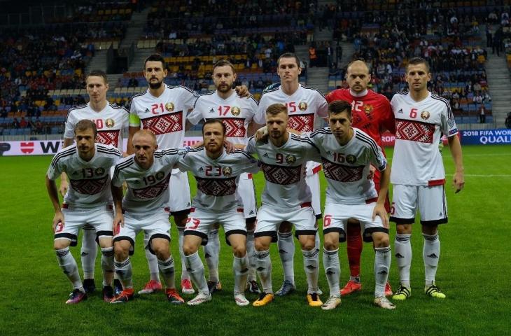 Starting XI Timnas Belarus dalam pertandingan melawan Swedia pada Kualifikasi Piala Dunia 2018 di Minsk pada 3 September 2017. (Yuri Kadobnov/AFP)