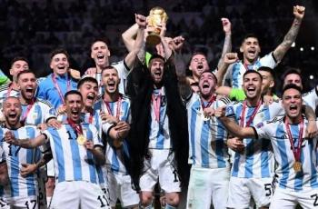 Mengenal Jubah Bisht, Kain yang Dipakai Lionel Messi saat Angkat Trofi Piala Dunia 2022