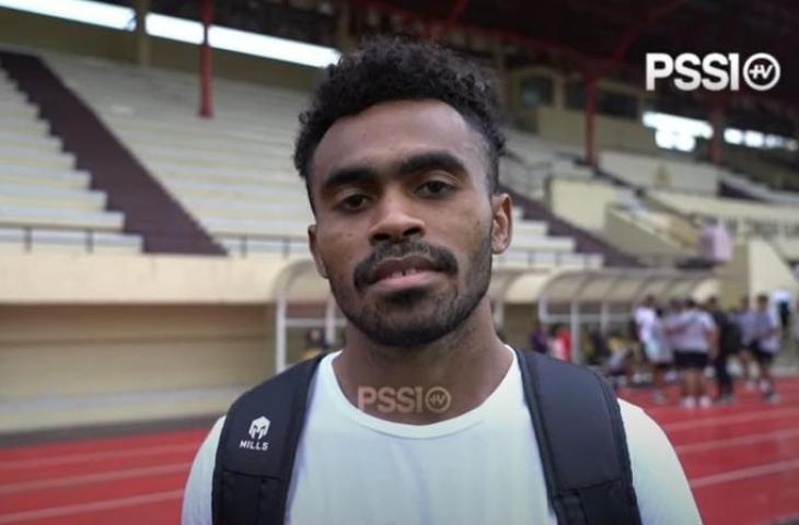 Pemain Timnas Indonesia Yakob Sayuri. (YouTube/PSSI TV)