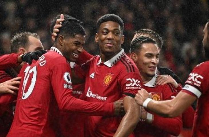 Selebrasi Marcus Rashford usai cetak gol saat Manchester United kalahkan Nottingham Forest 3-0. (AFP)