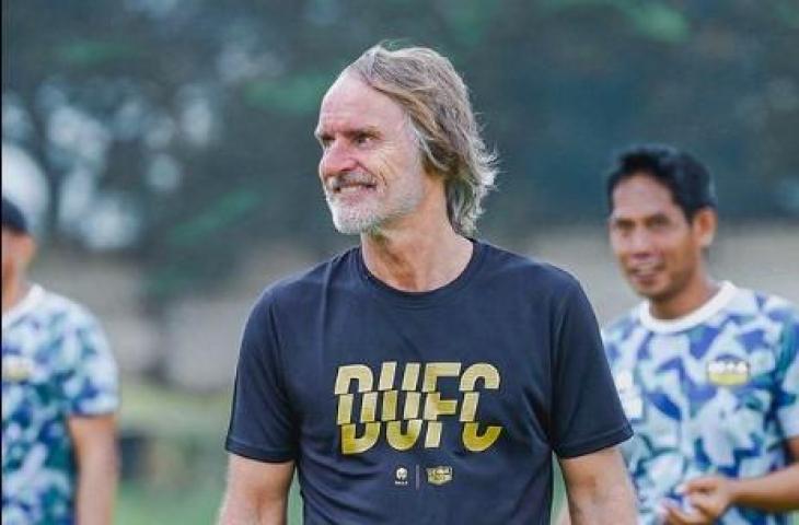 Pelatih anyar Dewa United, Jan Olde Riekerink. (Instagram/dewaunitedfc)